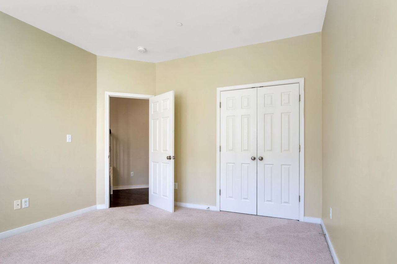 50 Transit Ln - Photo 7 of 40