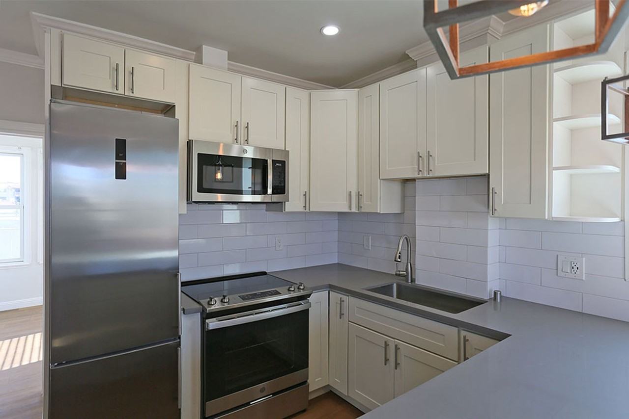 1918 Lakeshore Ave #71 - Photo 2 of 28