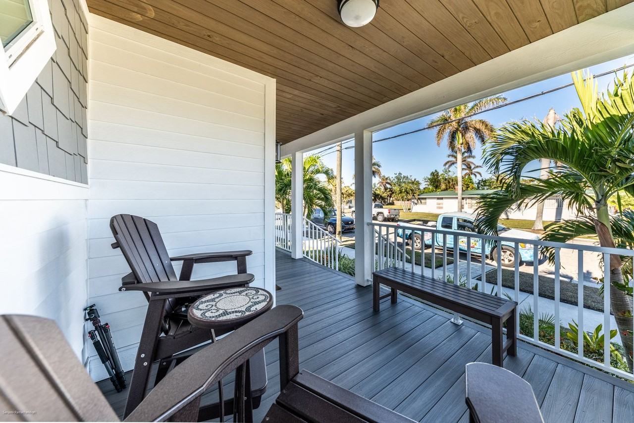 327 Harvey St - Photo 3 of 44