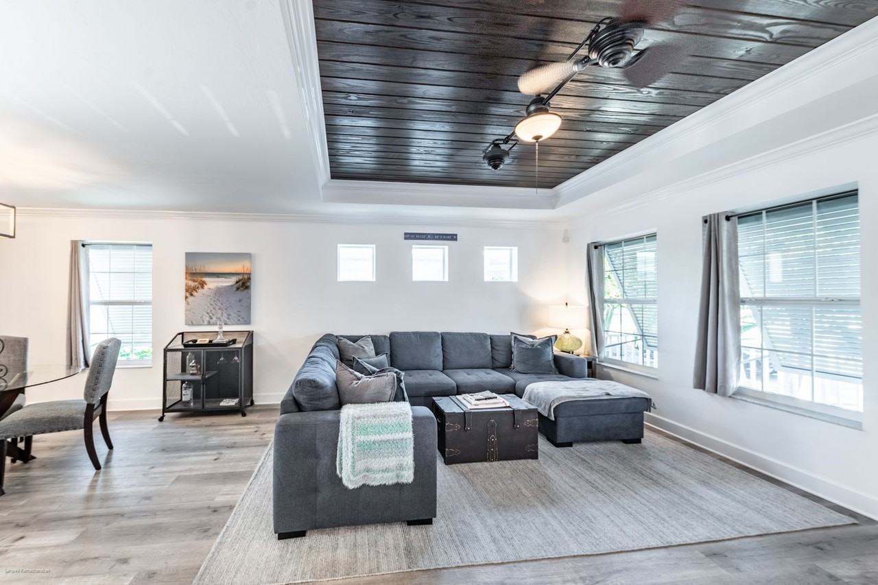 327 Harvey St - Photo 5 of 44