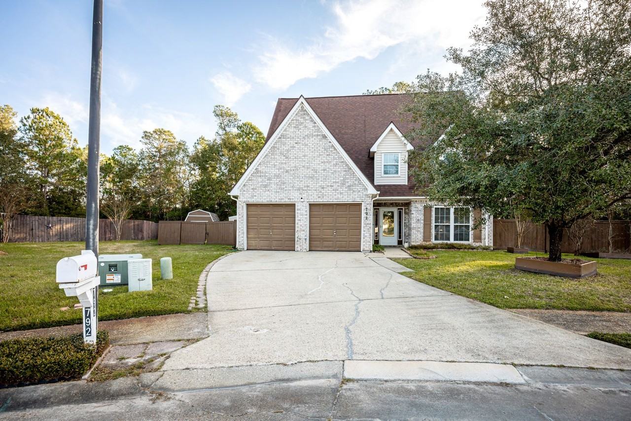 792 Gentry St - Photo 3 of 50