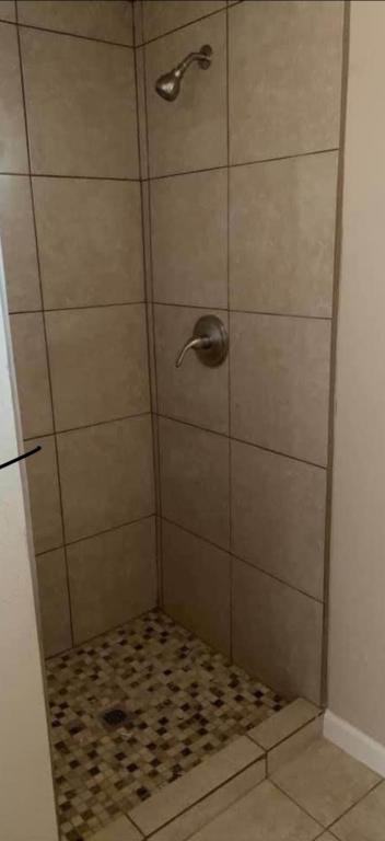 226 W Delano St - Photo 5 of 15