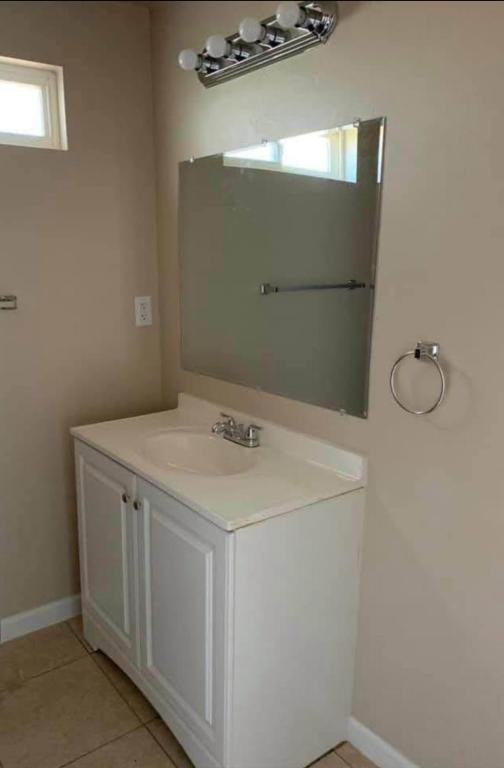 226 W Delano St - Photo 7 of 15