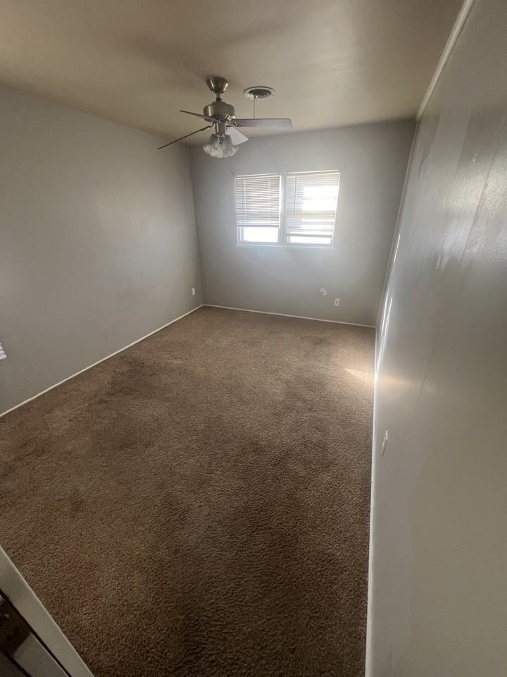 2422 N Vernon St - Photo 3 of 11