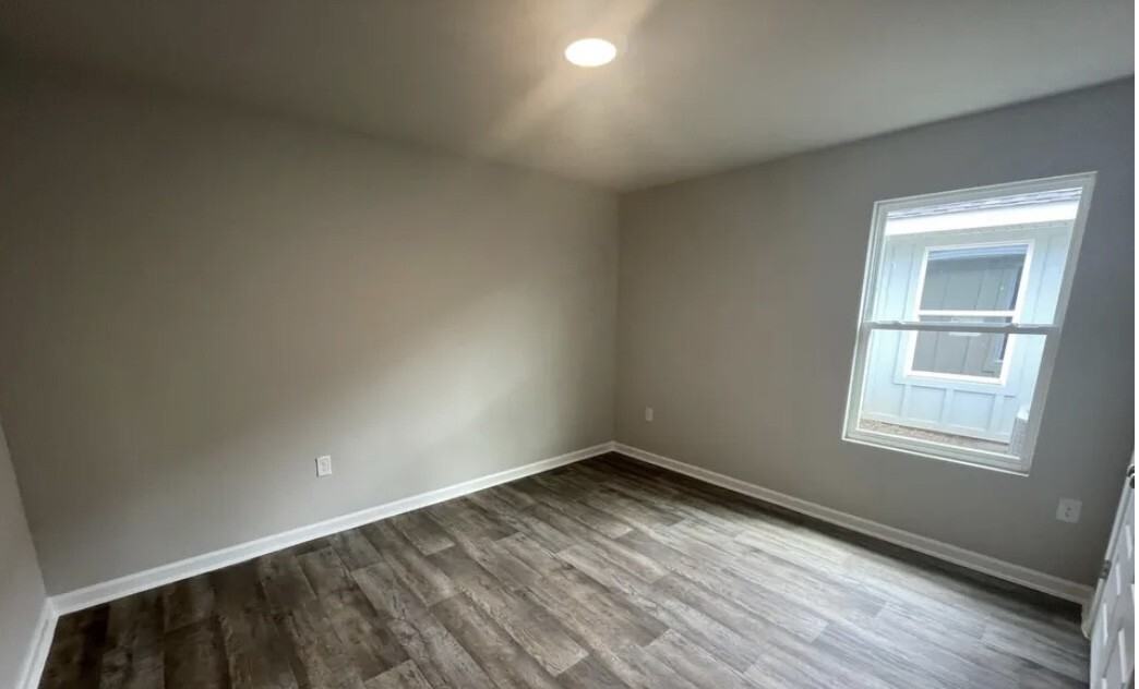 217 Burnston Way - Photo 6 of 14