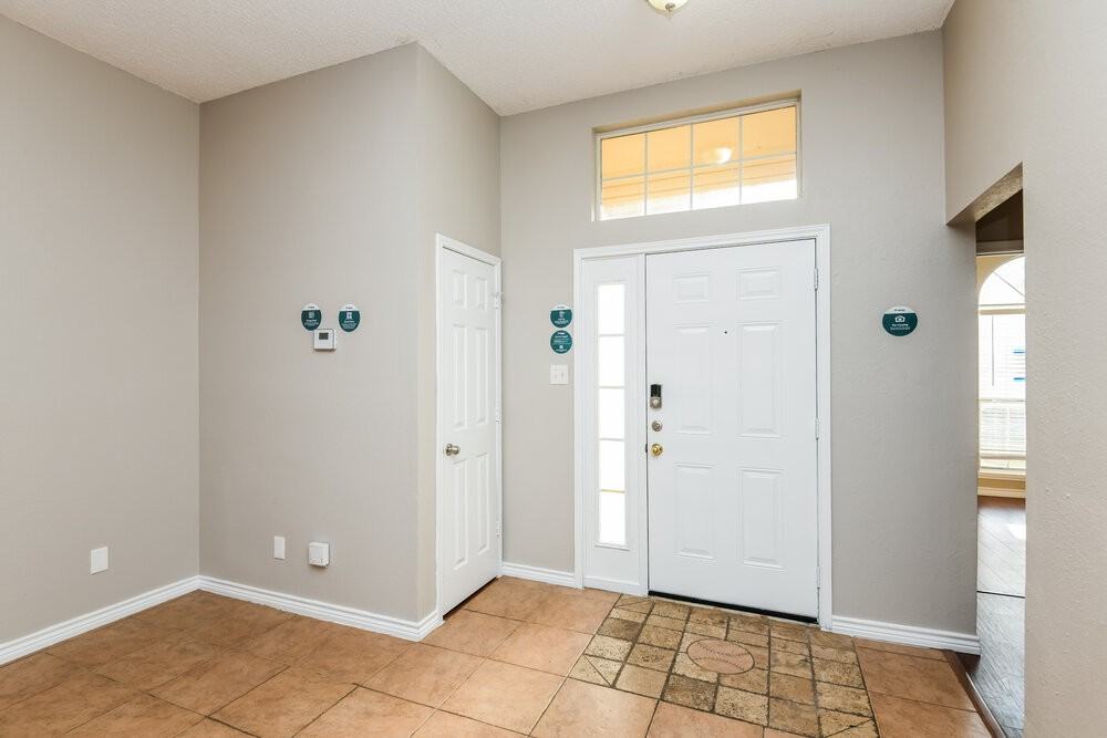 600 Lionel Way - Photo 3 of 16