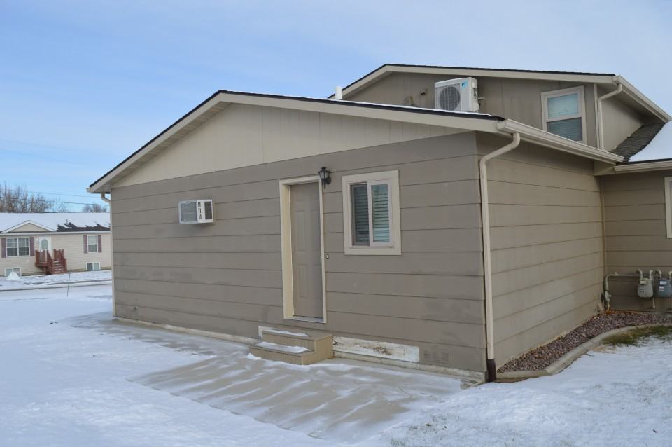 402 Sharron Ln - Photo 2 of 9