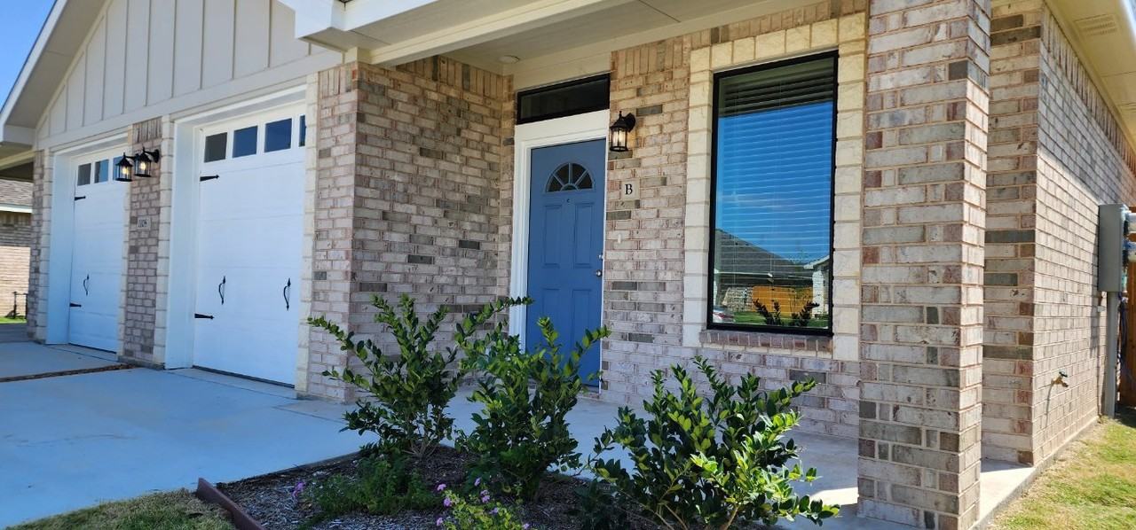 1108 Carlsberg Dr #B - Photo 3 of 35