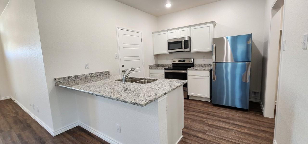 1108 Carlsberg Dr #B - Photo 7 of 35