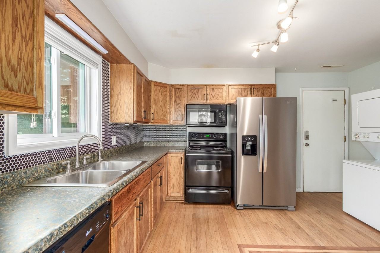 3035 S Bannock St - Photo 7 of 28