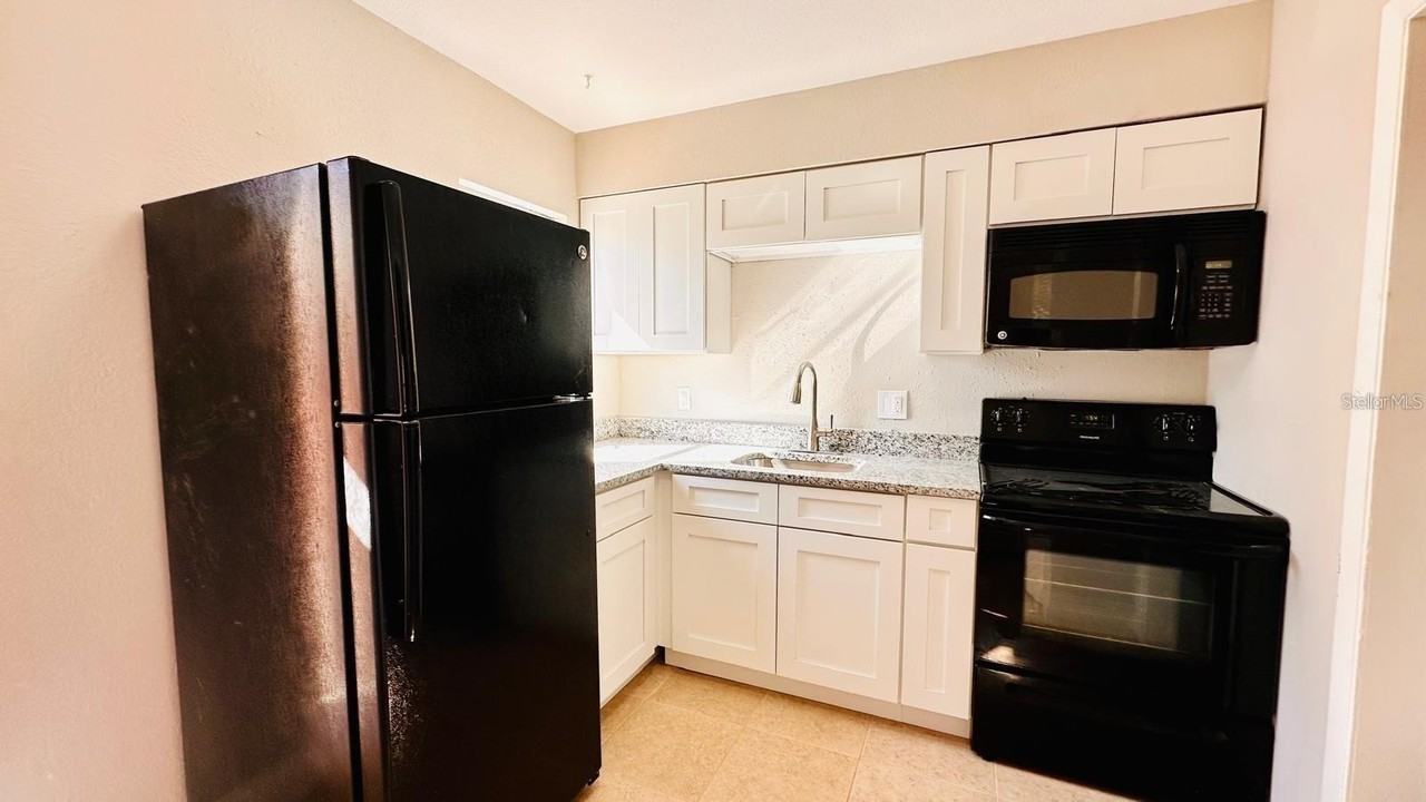 390 W Haines Blvd - Photo 2 of 8