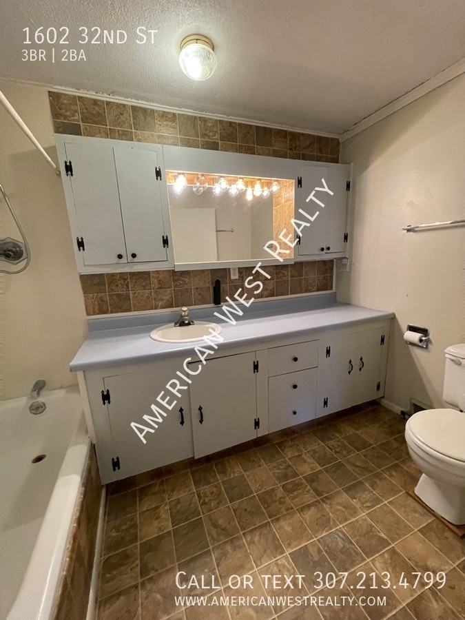 1602 32nd St - Photo 7 of 11