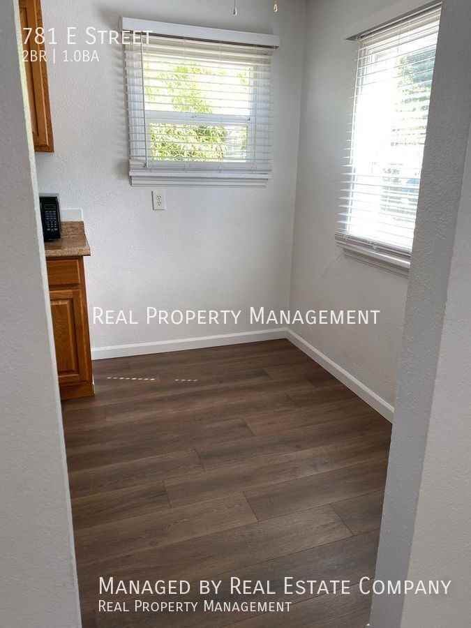 781 E St - Photo 4 of 14