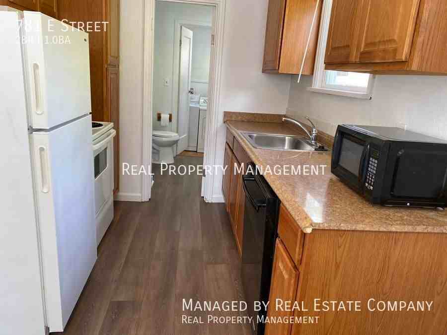 781 E St - Photo 5 of 14