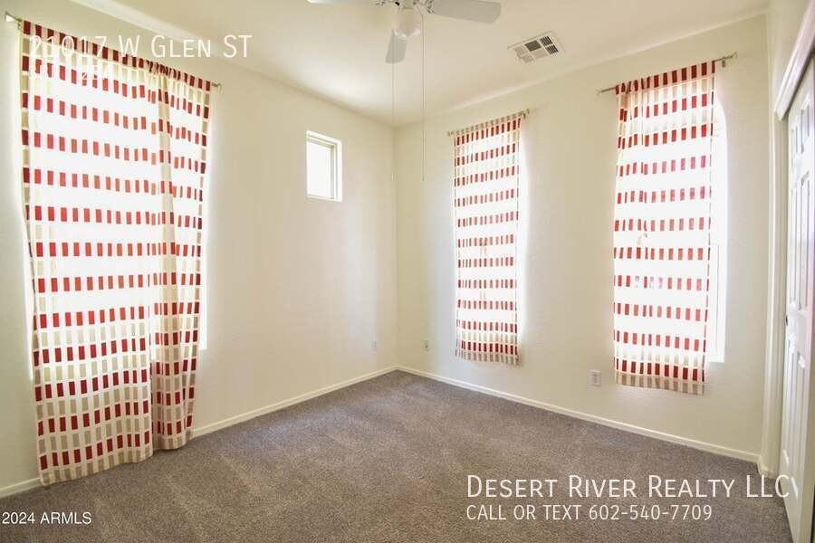 21017 W Glen St - Photo 2 of 16