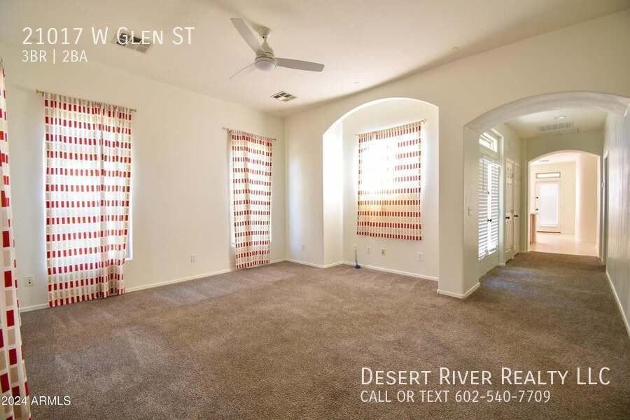 21017 W Glen St - Photo 3 of 16