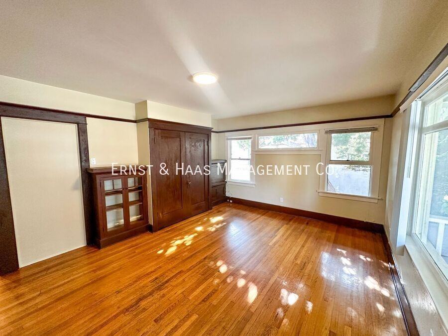 1376 Loma Ave - Photo 2 of 14