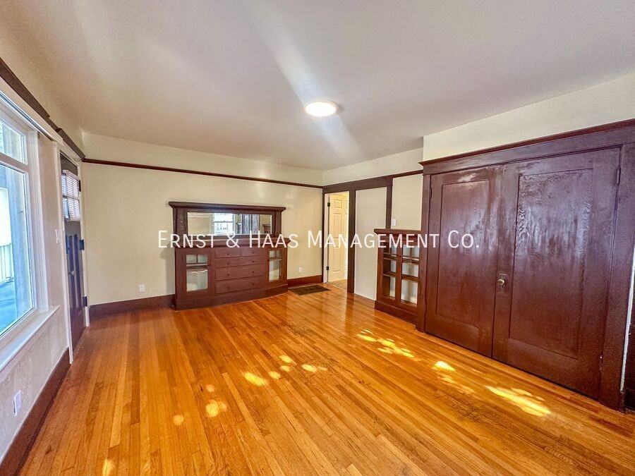 1376 Loma Ave - Photo 3 of 14
