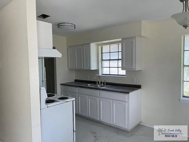 834 S Williams Rd - Photo 2 of 7