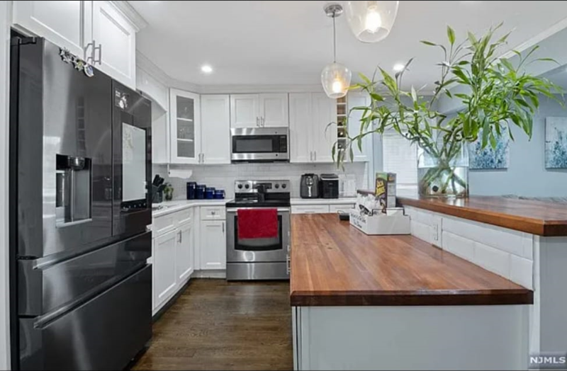 184 Lexington Ave - Photo 3 of 10