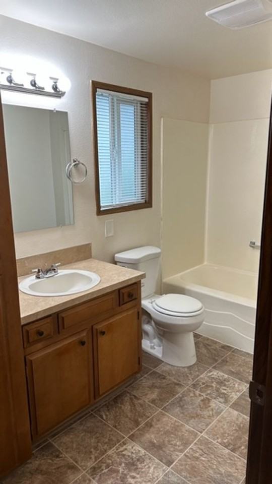 2477 Cherry Ave Ne - Photo 5 of 12