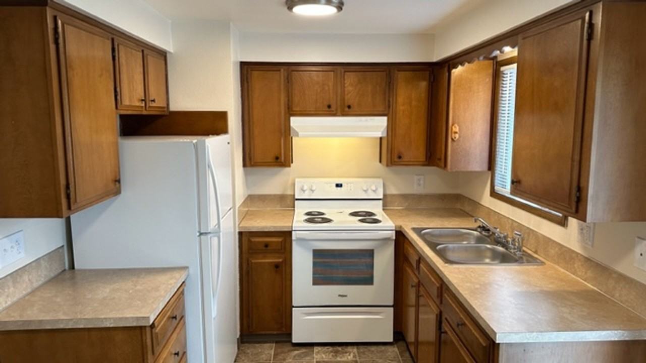 2477 Cherry Ave Ne - Photo 6 of 12