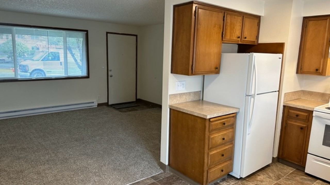 2477 Cherry Ave Ne - Photo 7 of 12
