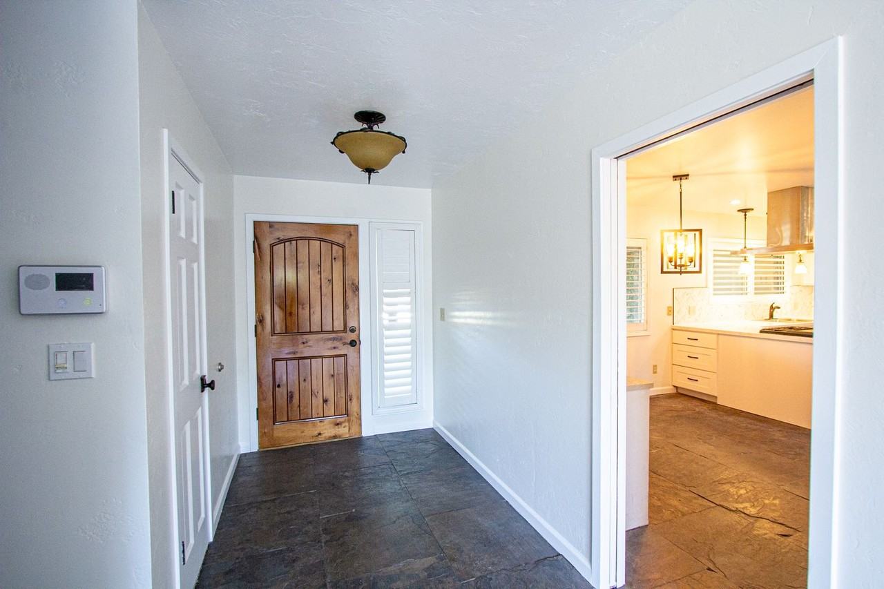 3113 Mason Way - Photo 2 of 28