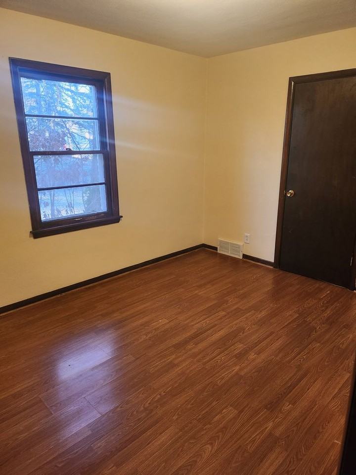 1908 Hillcrest Rd - Photo 7 of 12