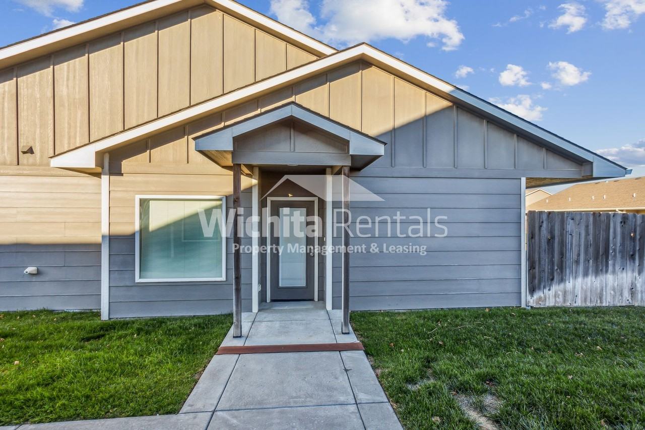 5518 N Edwards Cir - Photo 2 of 15