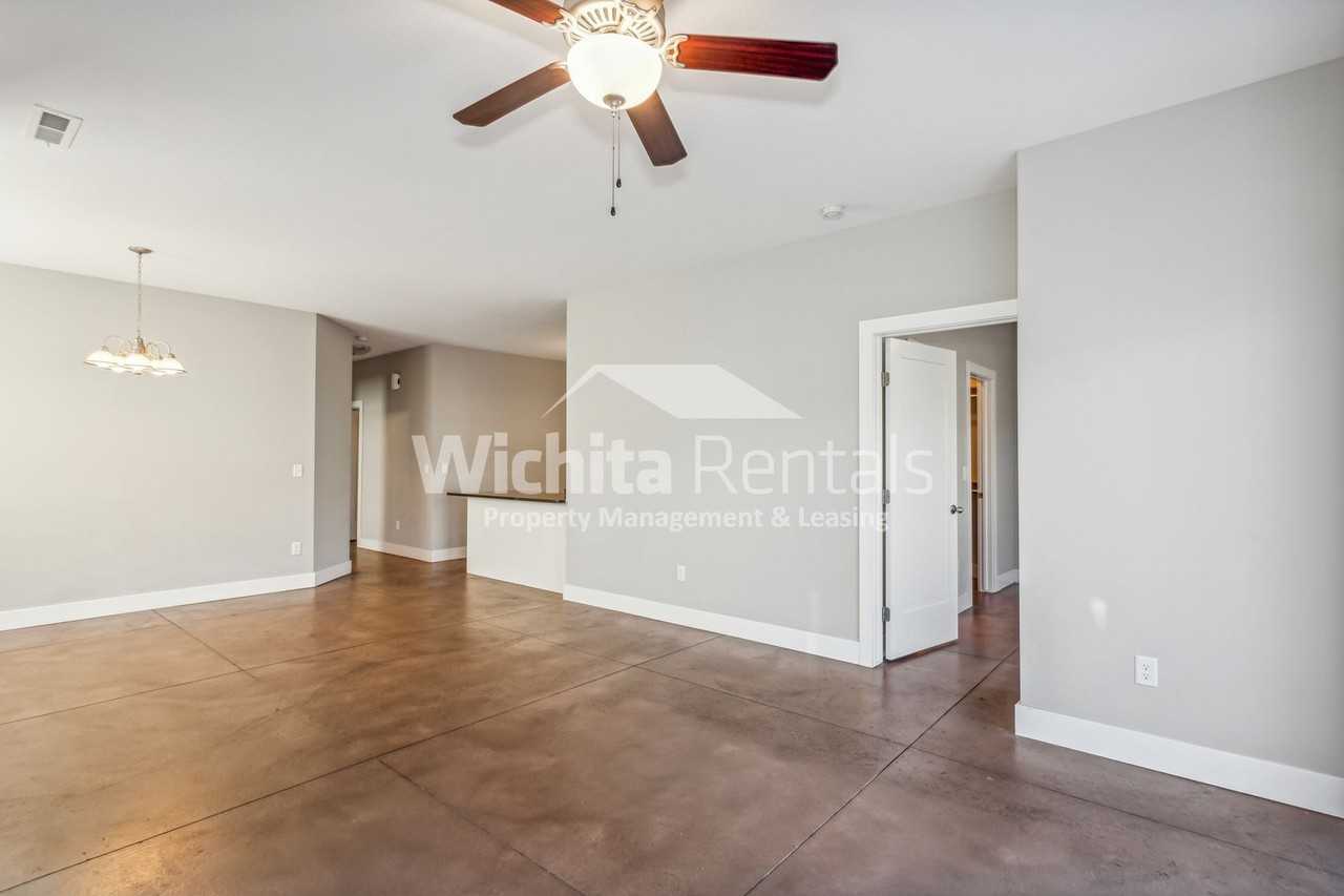 5518 N Edwards Cir - Photo 4 of 15