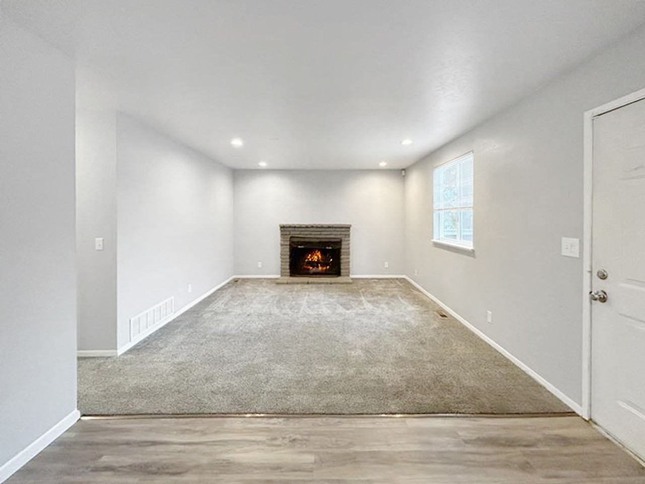 2817 N Honeysuckle Dr - Photo 2 of 9