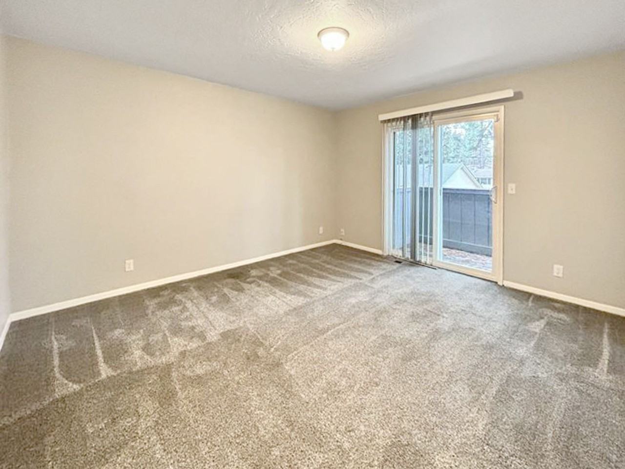 2817 N Honeysuckle Dr - Photo 5 of 9