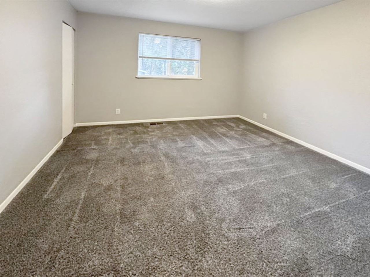 2817 N Honeysuckle Dr - Photo 6 of 9