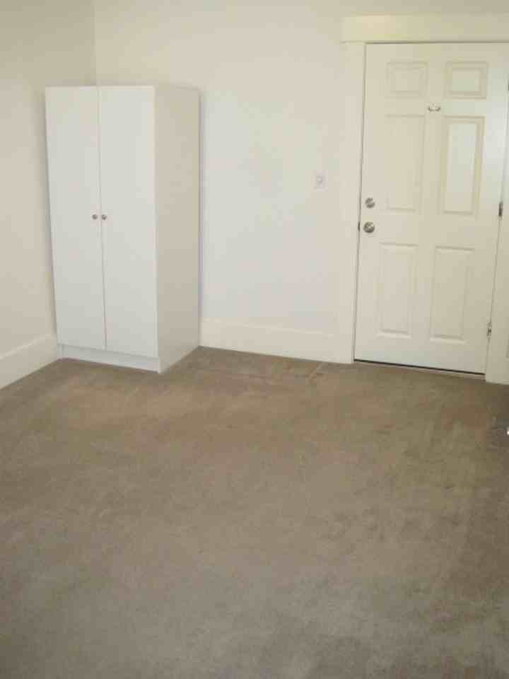 4736 18th Ave Ne #B - Photo 4 of 16