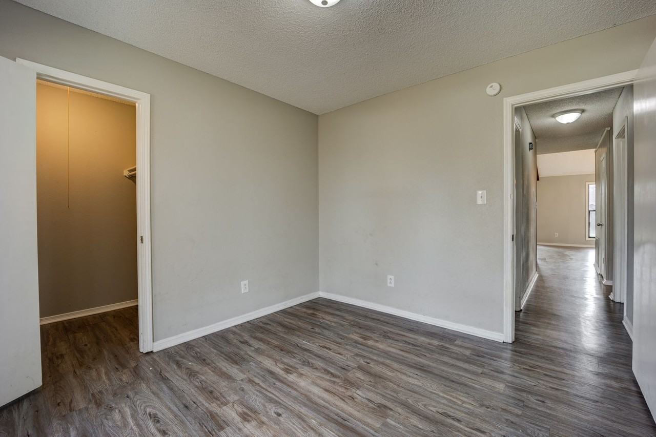 2708 Roxbury Ln - Photo 4 of 19