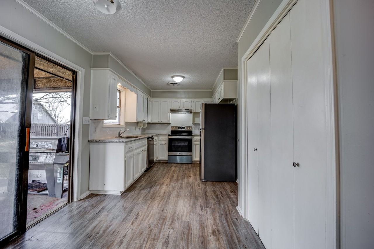 2708 Roxbury Ln - Photo 5 of 19