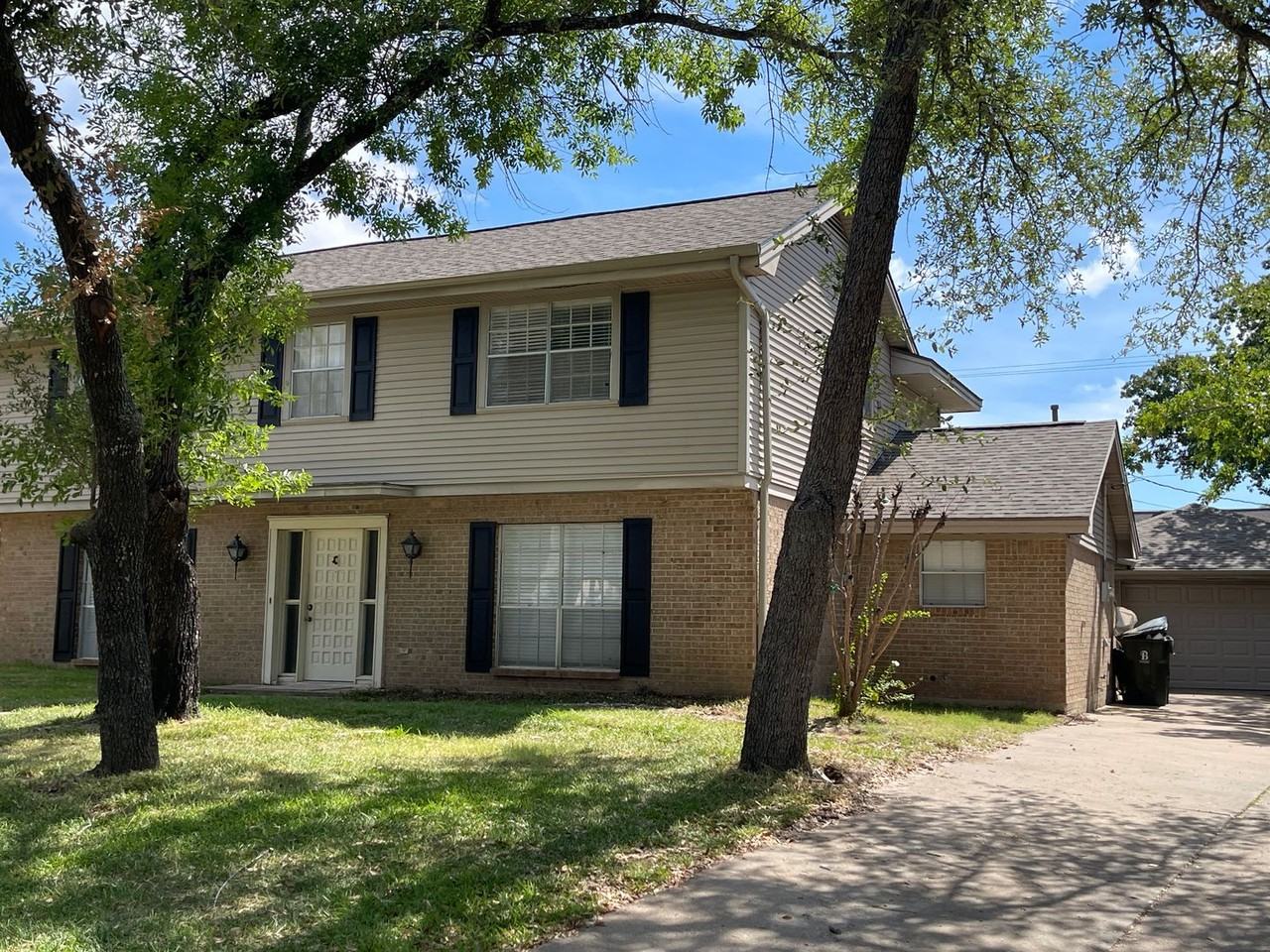 3803 Oak Ridge Dr - Photo 3 of 35