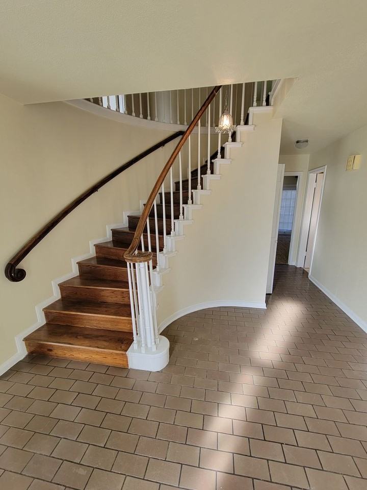 3803 Oak Ridge Dr - Photo 4 of 35