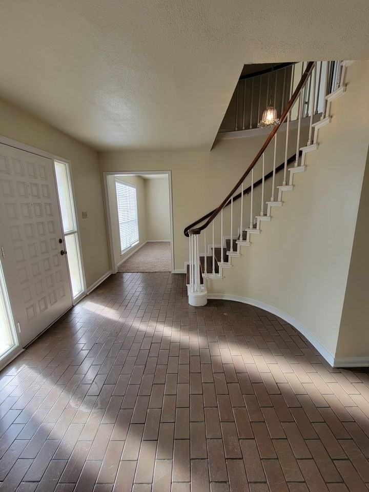 3803 Oak Ridge Dr - Photo 5 of 35