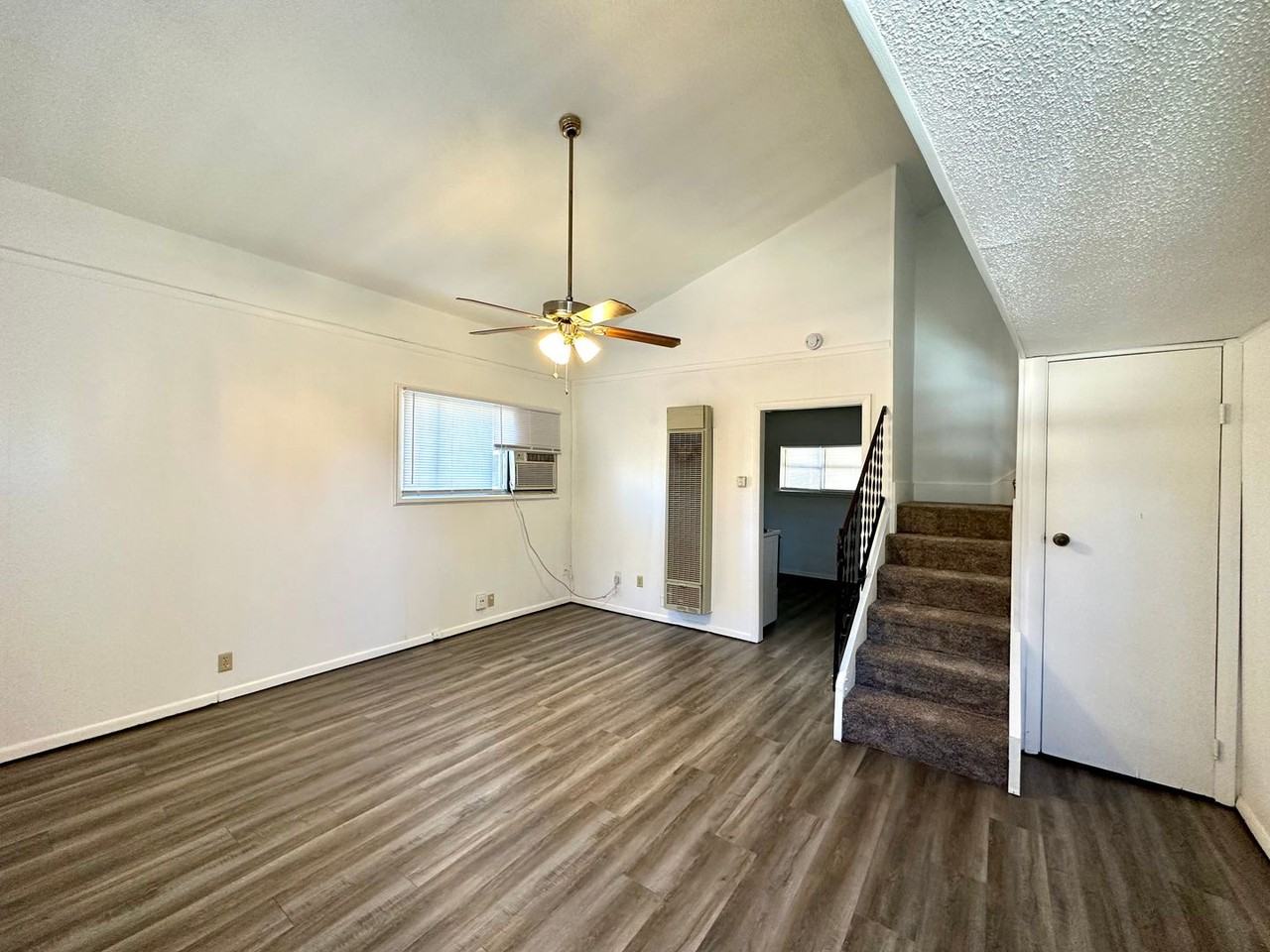 3205 Joliet Ave - Photo 3 of 8