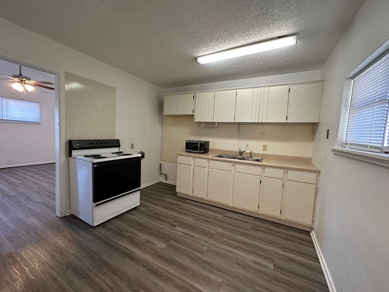 3205 Joliet Ave - Photo 4 of 8