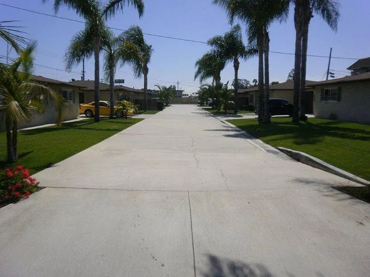 720 Williams Dr - Photo 2 of 8