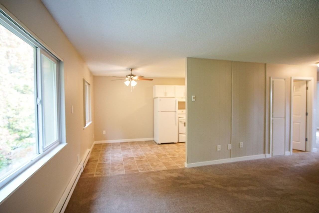 1577 Se Stark St - Photo 2 of 14