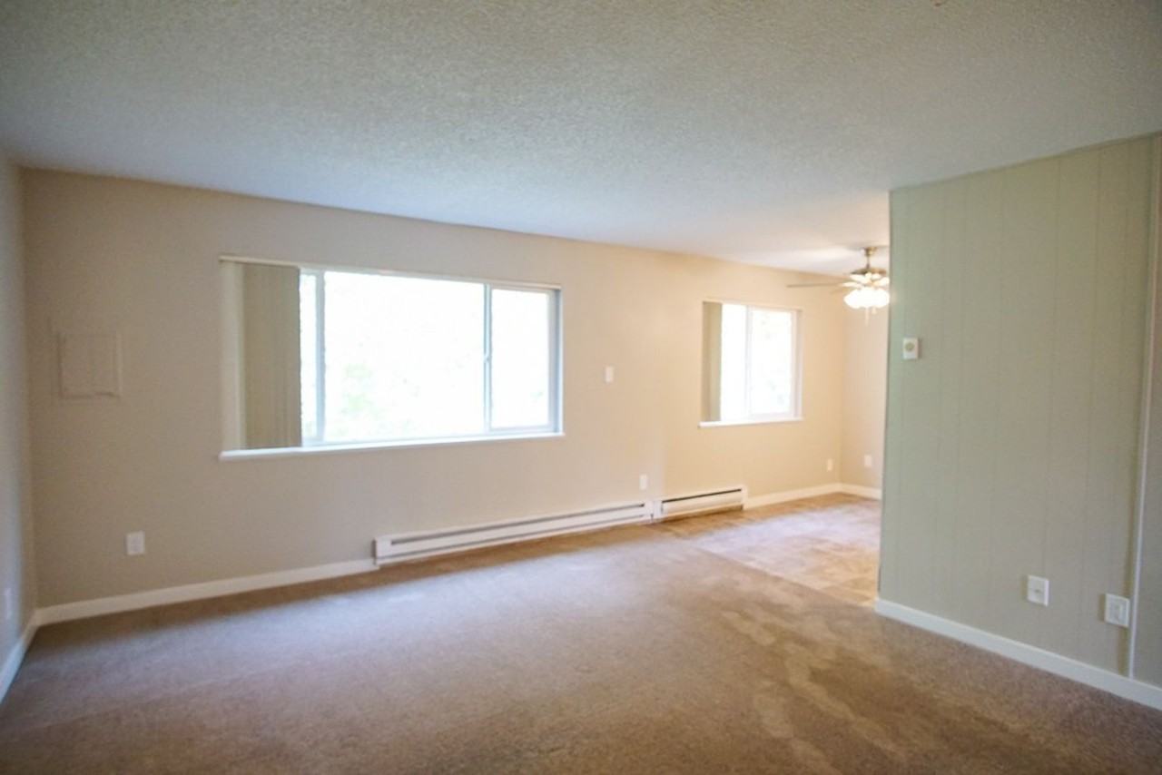 1577 Se Stark St - Photo 3 of 14