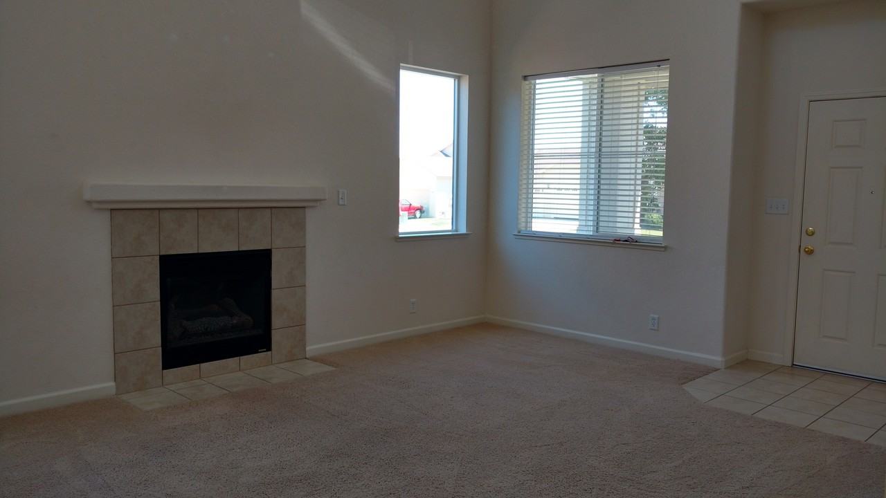 1612 Laverder Dr - Photo 2 of 20