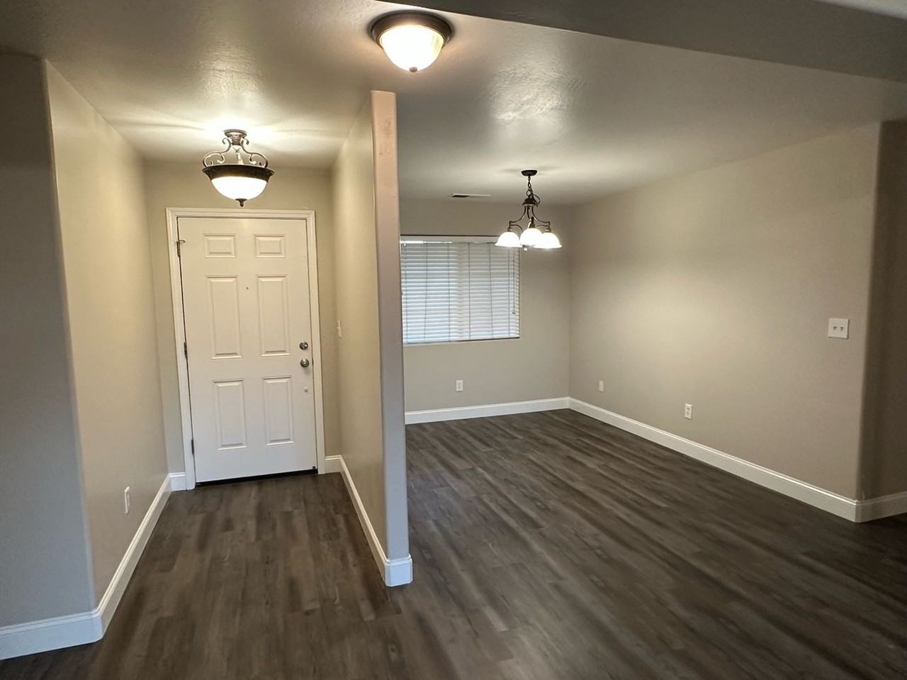 2216 E Arlen Ave - Photo 3 of 25