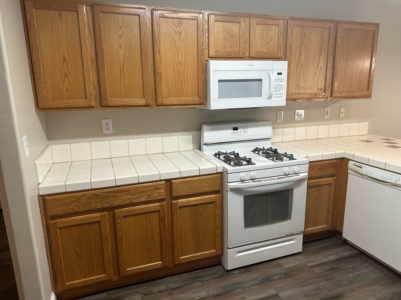 2216 E Arlen Ave - Photo 4 of 25