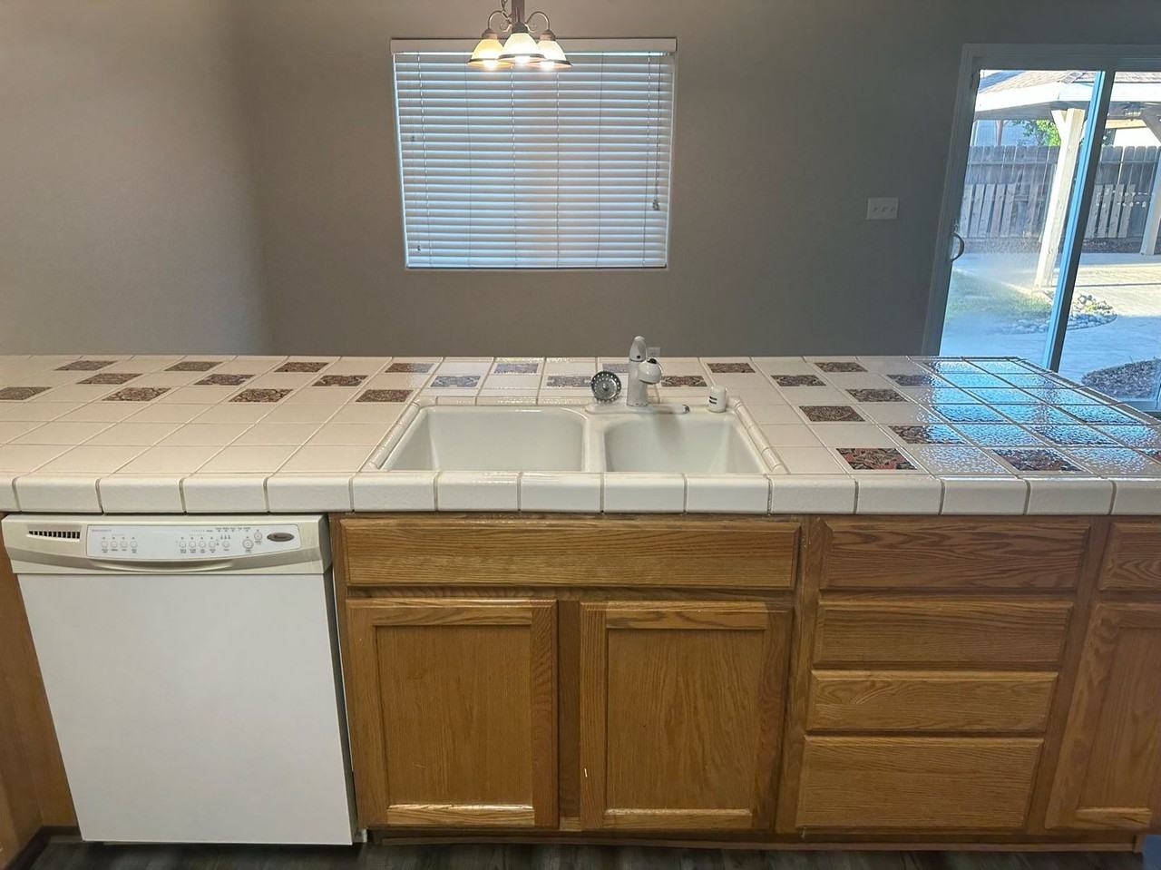 2216 E Arlen Ave - Photo 7 of 25