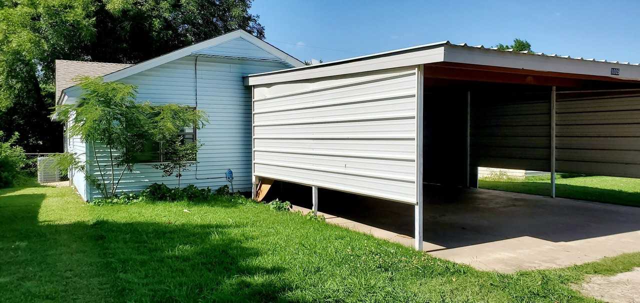 1005 Sw 63rd St - Photo 2 of 40